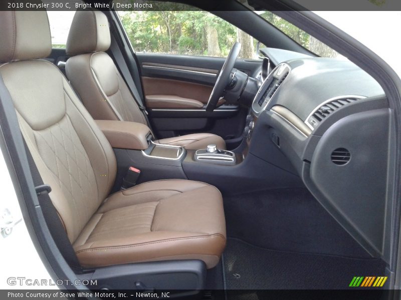 Bright White / Deep Mocha 2018 Chrysler 300 C