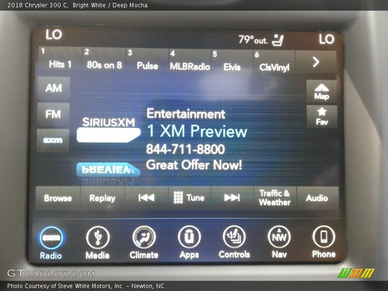 Bright White / Deep Mocha 2018 Chrysler 300 C