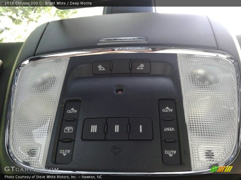 Bright White / Deep Mocha 2018 Chrysler 300 C