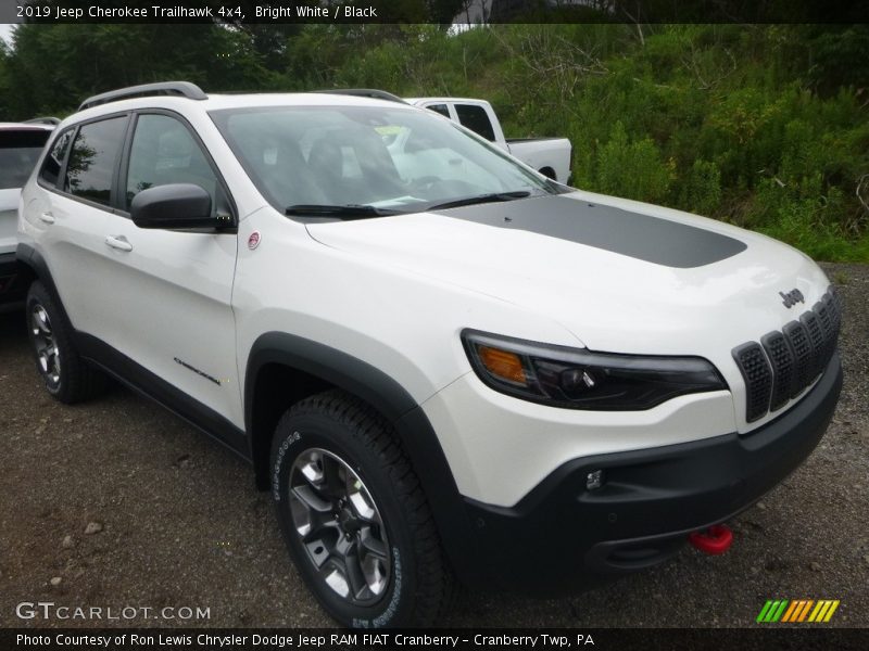 Bright White / Black 2019 Jeep Cherokee Trailhawk 4x4