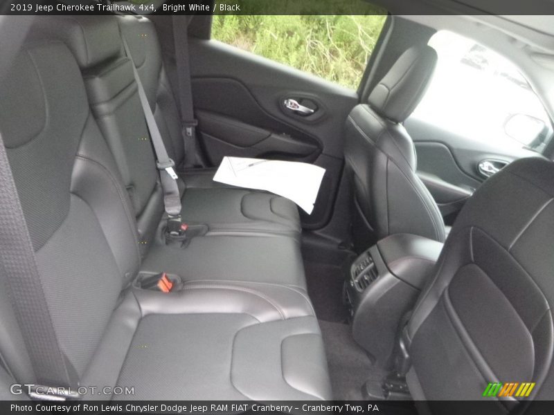 Bright White / Black 2019 Jeep Cherokee Trailhawk 4x4