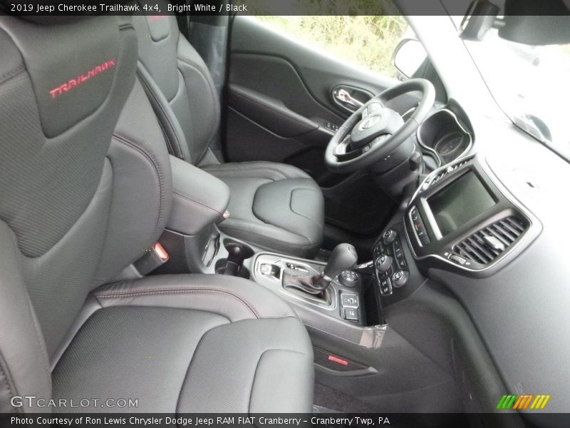 Bright White / Black 2019 Jeep Cherokee Trailhawk 4x4