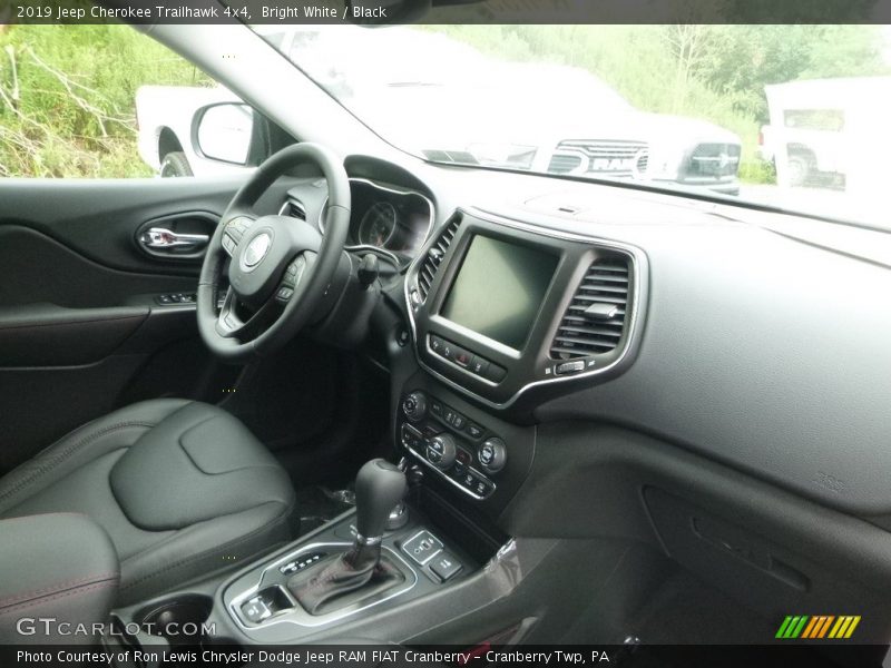 Bright White / Black 2019 Jeep Cherokee Trailhawk 4x4