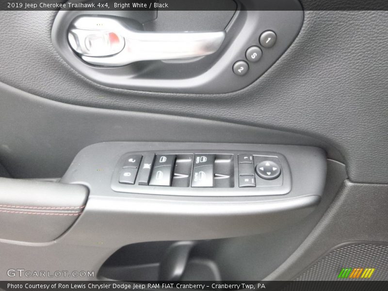 Bright White / Black 2019 Jeep Cherokee Trailhawk 4x4