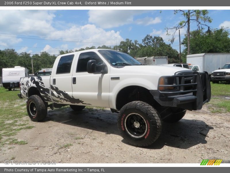 Oxford White / Medium Flint 2006 Ford F250 Super Duty XL Crew Cab 4x4