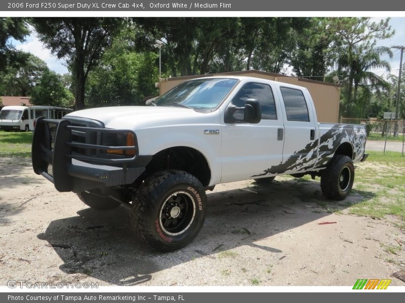 Oxford White / Medium Flint 2006 Ford F250 Super Duty XL Crew Cab 4x4