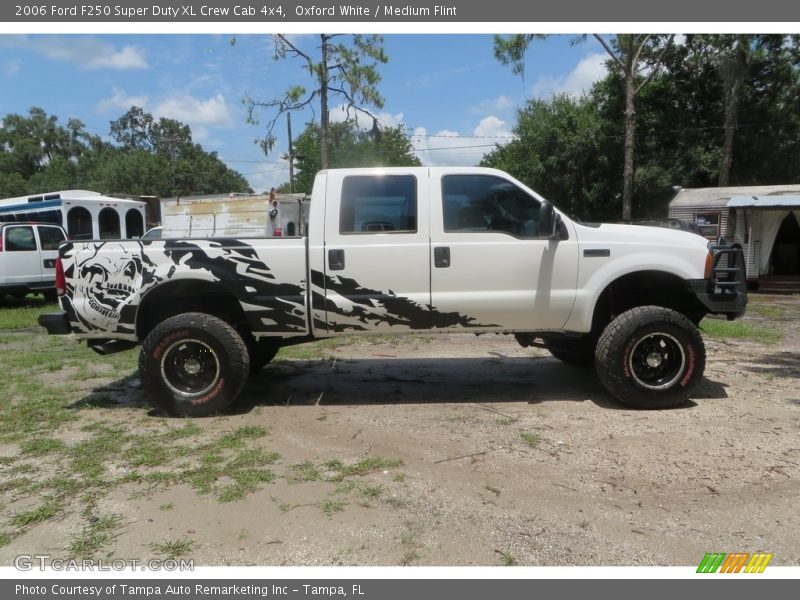 Oxford White / Medium Flint 2006 Ford F250 Super Duty XL Crew Cab 4x4