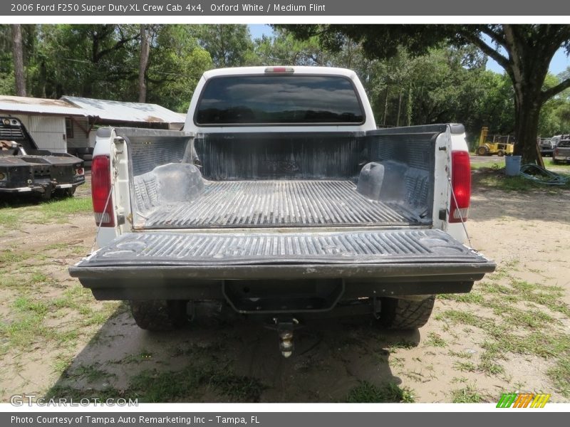 Oxford White / Medium Flint 2006 Ford F250 Super Duty XL Crew Cab 4x4