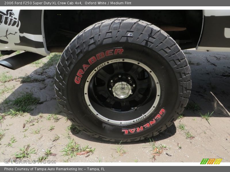 Oxford White / Medium Flint 2006 Ford F250 Super Duty XL Crew Cab 4x4