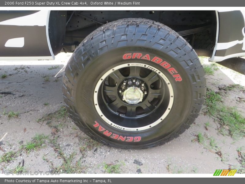 Oxford White / Medium Flint 2006 Ford F250 Super Duty XL Crew Cab 4x4