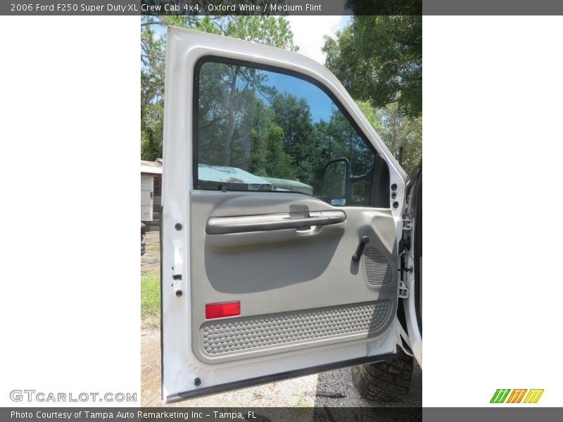 Oxford White / Medium Flint 2006 Ford F250 Super Duty XL Crew Cab 4x4