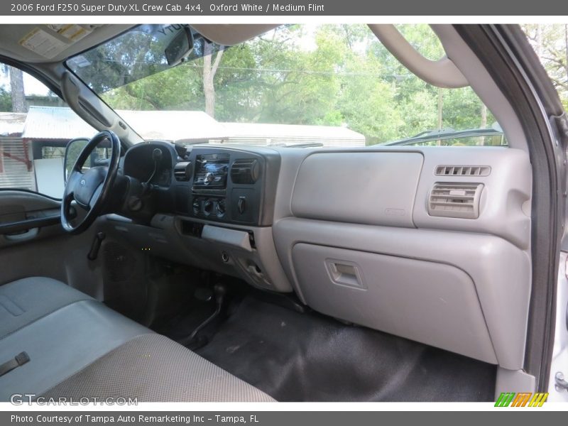 Oxford White / Medium Flint 2006 Ford F250 Super Duty XL Crew Cab 4x4