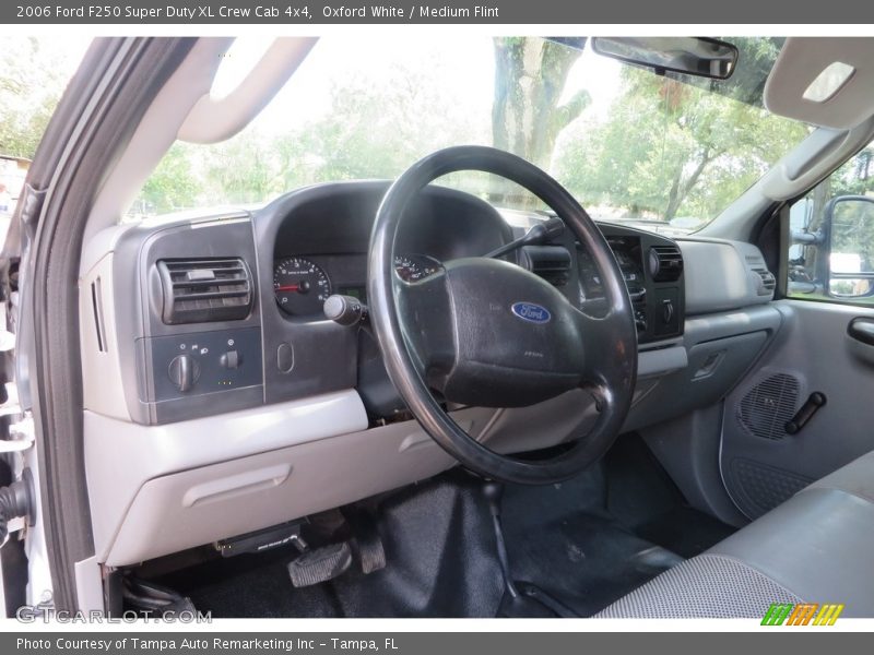 Oxford White / Medium Flint 2006 Ford F250 Super Duty XL Crew Cab 4x4