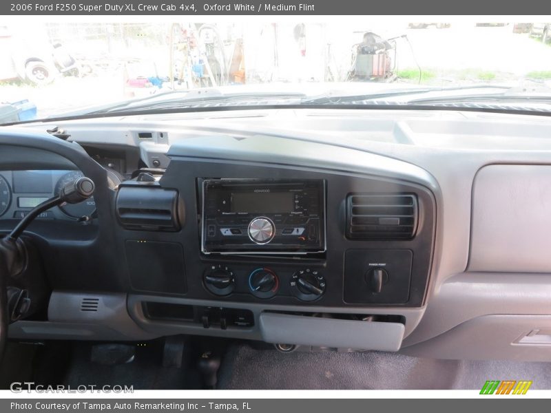 Oxford White / Medium Flint 2006 Ford F250 Super Duty XL Crew Cab 4x4