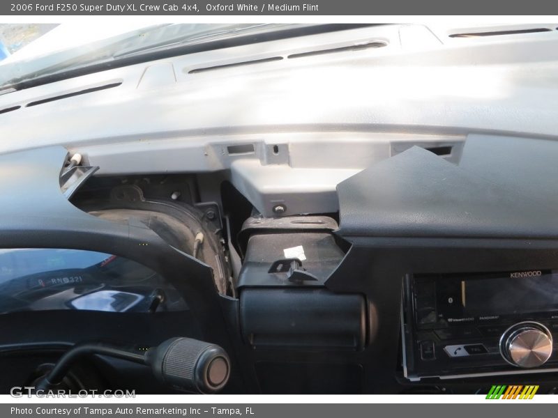Oxford White / Medium Flint 2006 Ford F250 Super Duty XL Crew Cab 4x4