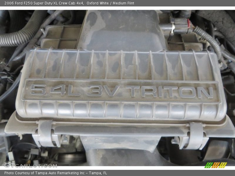 Oxford White / Medium Flint 2006 Ford F250 Super Duty XL Crew Cab 4x4