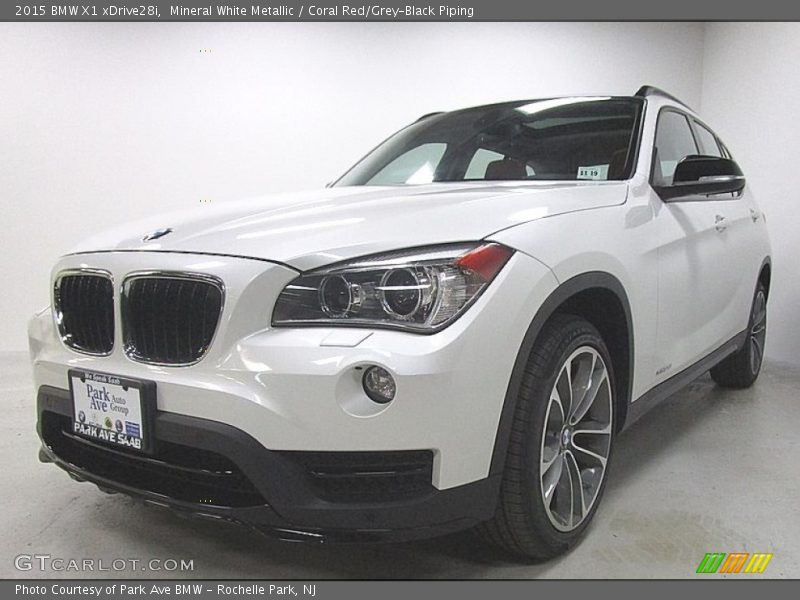 Mineral White Metallic / Coral Red/Grey-Black Piping 2015 BMW X1 xDrive28i