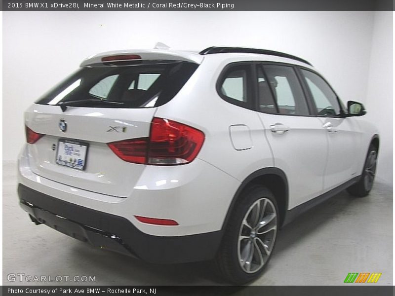 Mineral White Metallic / Coral Red/Grey-Black Piping 2015 BMW X1 xDrive28i
