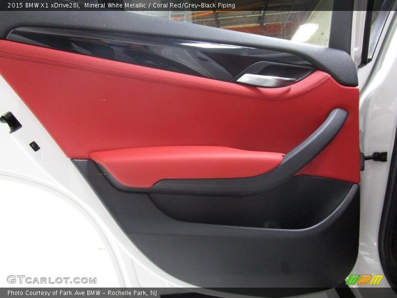 Mineral White Metallic / Coral Red/Grey-Black Piping 2015 BMW X1 xDrive28i