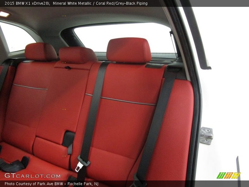 Mineral White Metallic / Coral Red/Grey-Black Piping 2015 BMW X1 xDrive28i