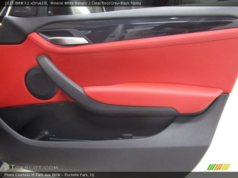 Mineral White Metallic / Coral Red/Grey-Black Piping 2015 BMW X1 xDrive28i