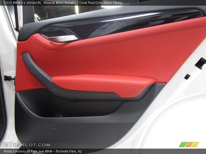Mineral White Metallic / Coral Red/Grey-Black Piping 2015 BMW X1 xDrive28i