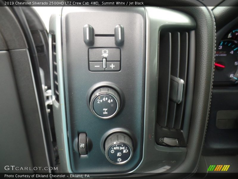 Controls of 2019 Silverado 2500HD LTZ Crew Cab 4WD