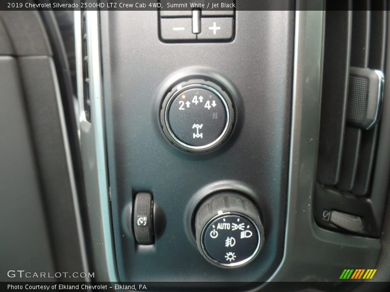 Controls of 2019 Silverado 2500HD LTZ Crew Cab 4WD