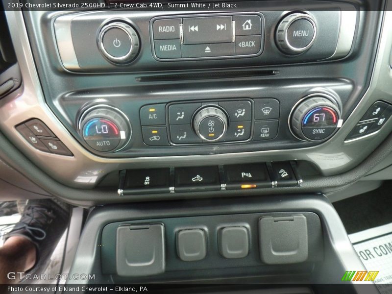 Controls of 2019 Silverado 2500HD LTZ Crew Cab 4WD