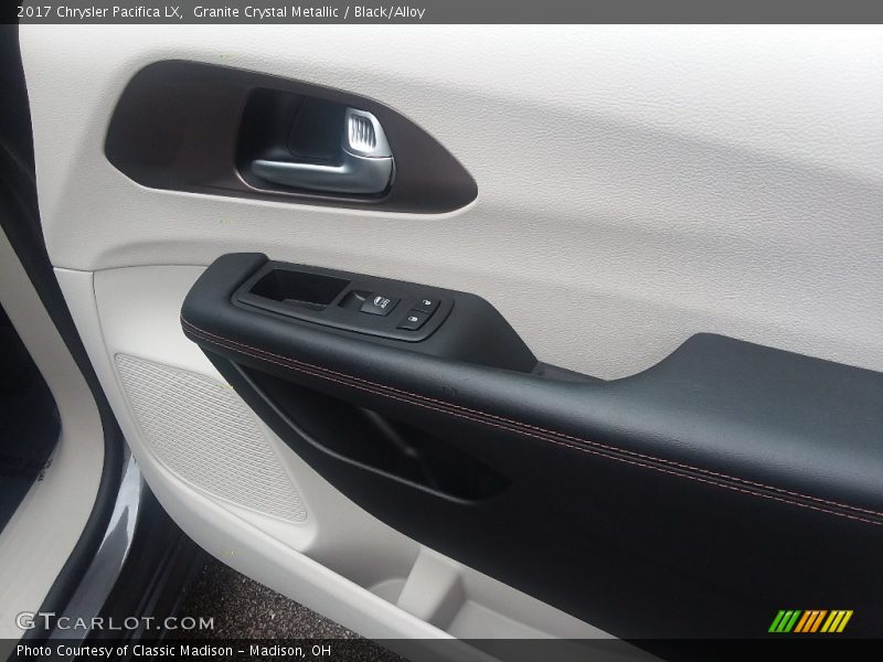 Granite Crystal Metallic / Black/Alloy 2017 Chrysler Pacifica LX