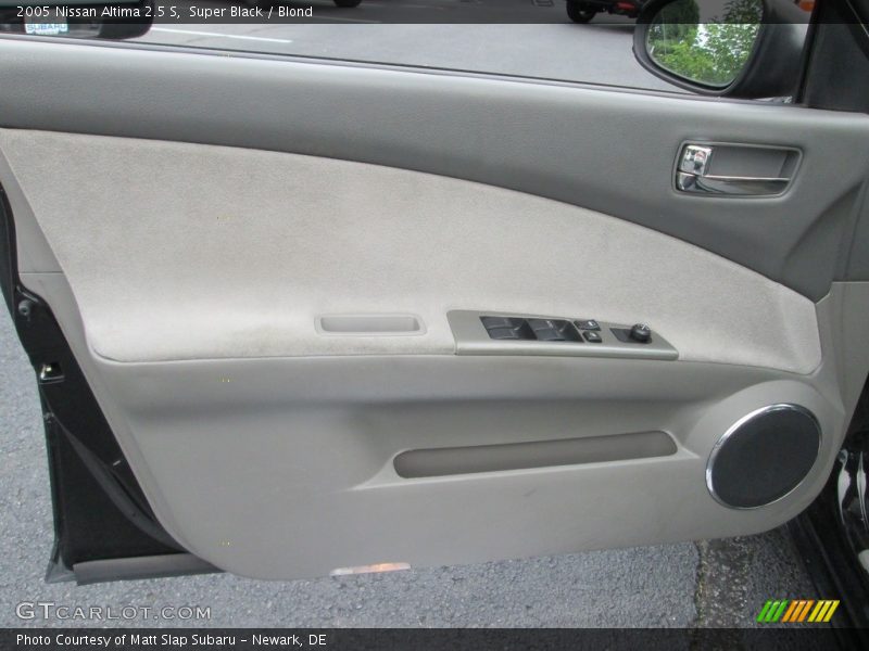Super Black / Blond 2005 Nissan Altima 2.5 S
