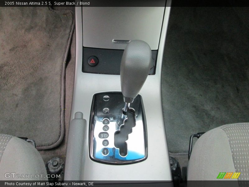 Super Black / Blond 2005 Nissan Altima 2.5 S