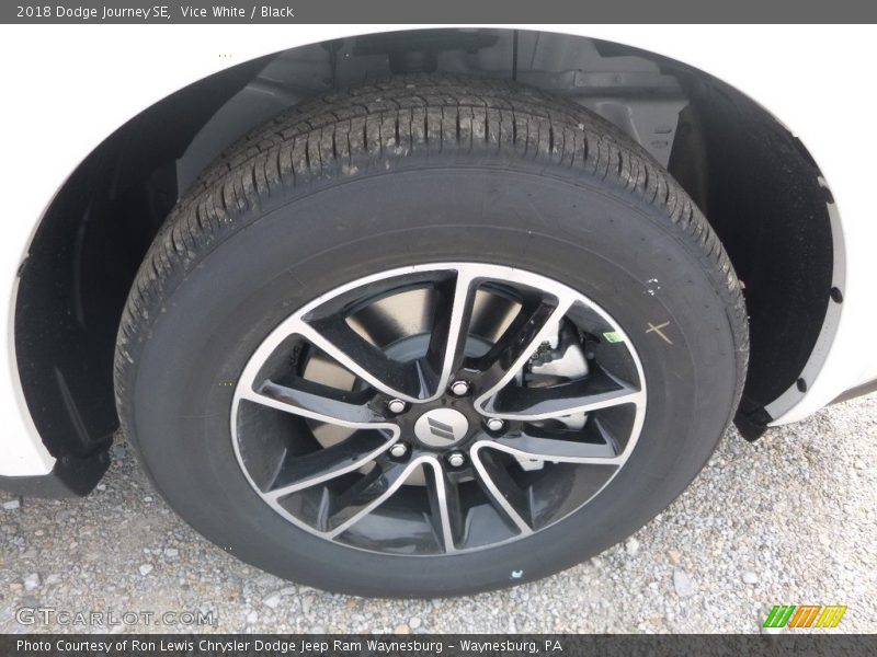 Vice White / Black 2018 Dodge Journey SE