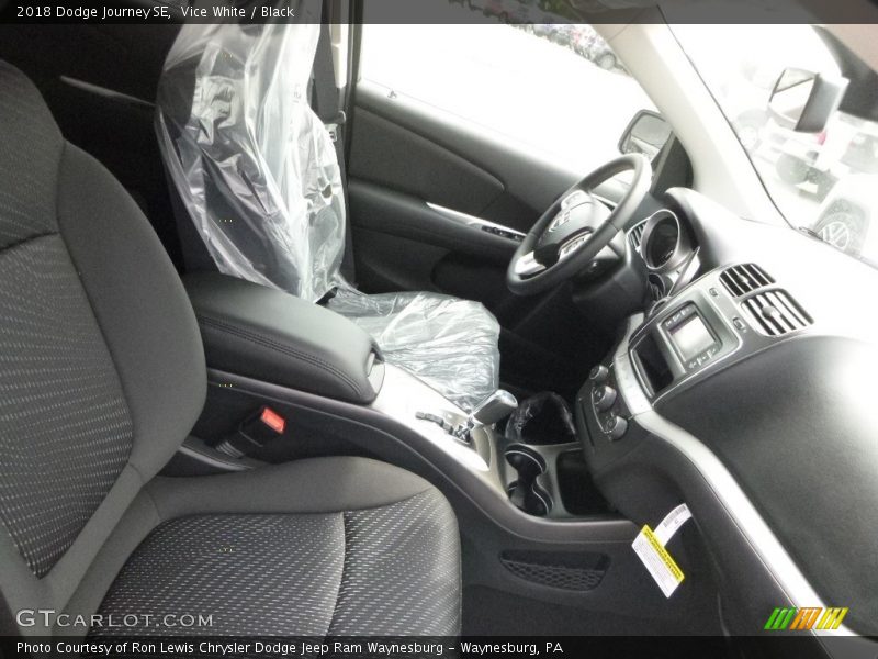 Vice White / Black 2018 Dodge Journey SE