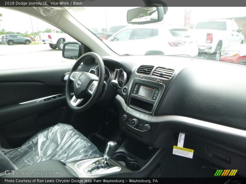 Vice White / Black 2018 Dodge Journey SE