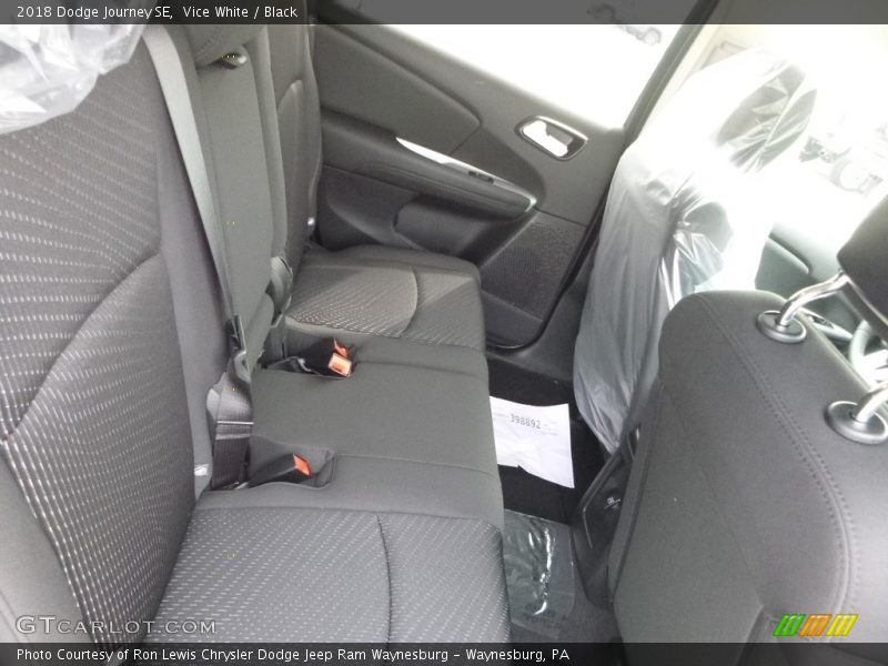 Vice White / Black 2018 Dodge Journey SE