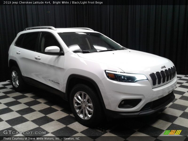 Bright White / Black/Light Frost Beige 2019 Jeep Cherokee Latitude 4x4