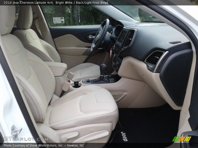 Bright White / Black/Light Frost Beige 2019 Jeep Cherokee Latitude 4x4