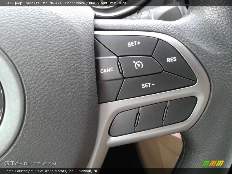 Bright White / Black/Light Frost Beige 2019 Jeep Cherokee Latitude 4x4