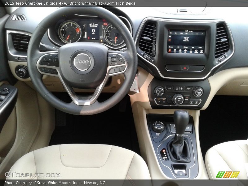 Bright White / Black/Light Frost Beige 2019 Jeep Cherokee Latitude 4x4