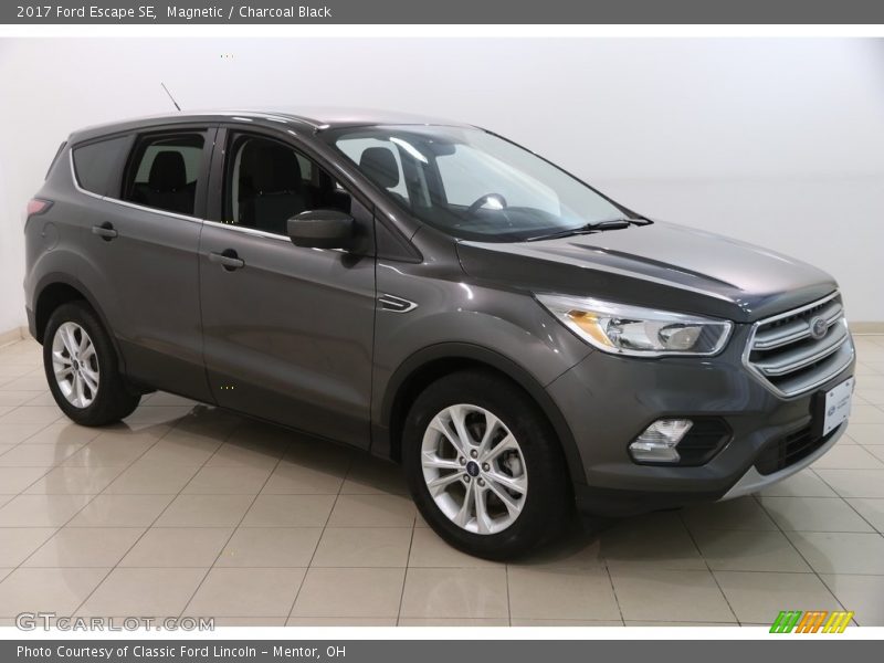 Magnetic / Charcoal Black 2017 Ford Escape SE