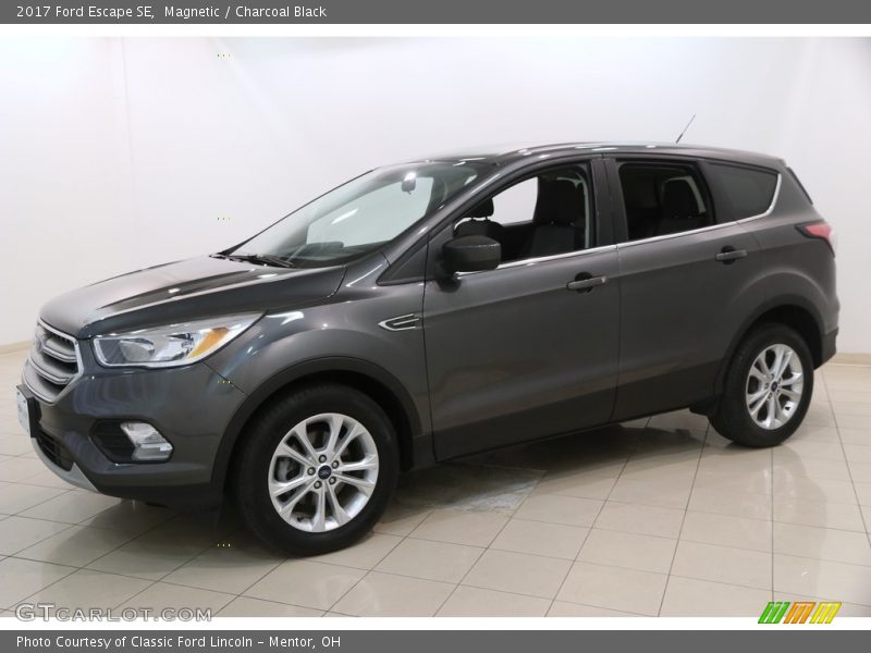 Magnetic / Charcoal Black 2017 Ford Escape SE