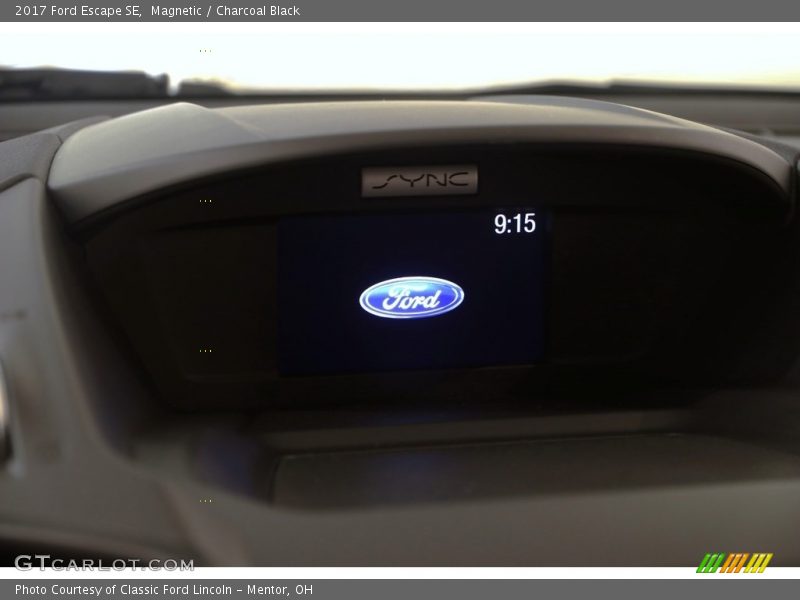 Magnetic / Charcoal Black 2017 Ford Escape SE