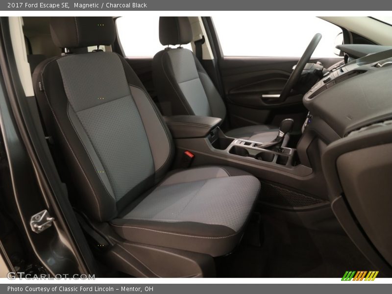Magnetic / Charcoal Black 2017 Ford Escape SE