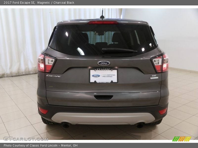 Magnetic / Charcoal Black 2017 Ford Escape SE