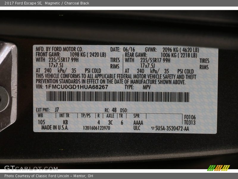Magnetic / Charcoal Black 2017 Ford Escape SE