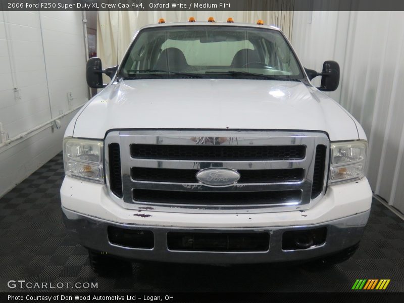 Oxford White / Medium Flint 2006 Ford F250 Super Duty XL Crew Cab 4x4
