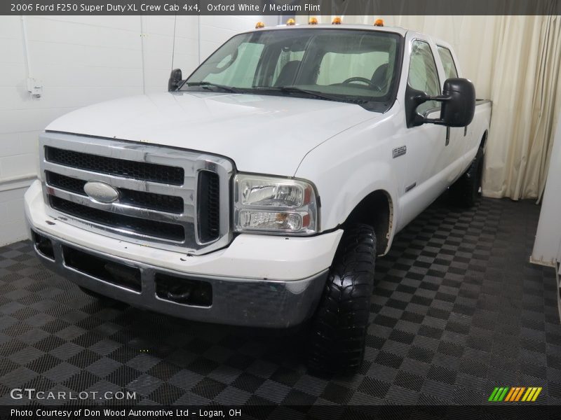 Oxford White / Medium Flint 2006 Ford F250 Super Duty XL Crew Cab 4x4
