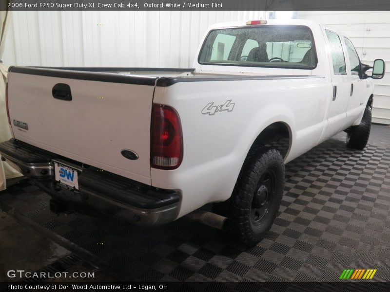 Oxford White / Medium Flint 2006 Ford F250 Super Duty XL Crew Cab 4x4