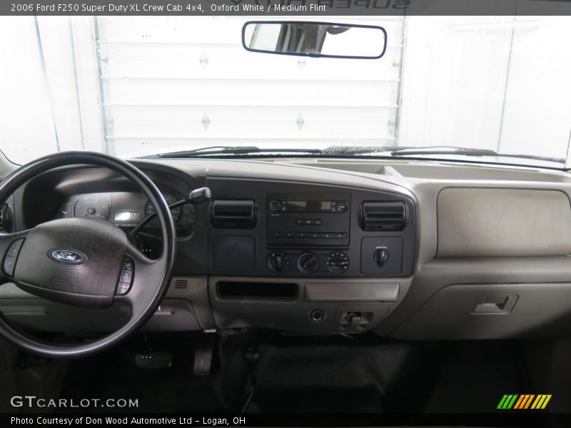 Oxford White / Medium Flint 2006 Ford F250 Super Duty XL Crew Cab 4x4